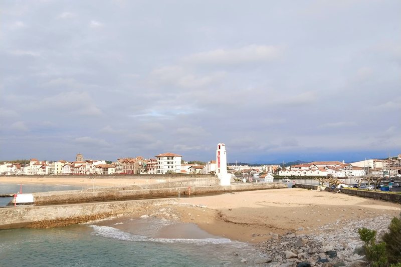 Bahía y puerto de San Juan de Luz, en el País Vasco francés, a 45 minutos de Lesaka